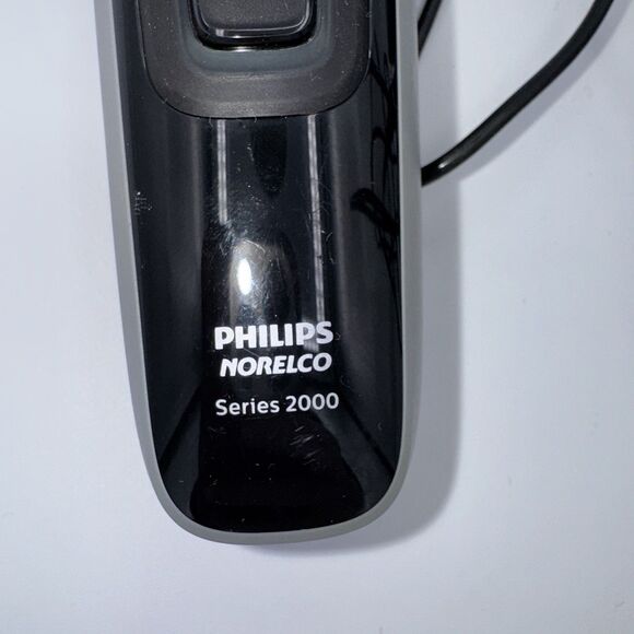 Philips Norelco Series 2000 S1211 Pop-Up Trimmer Wet & Dry Electric Shaver - Picture 3 of 8